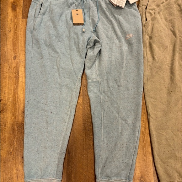 Nike Club Fleece Joggers - Picture 4 of 7